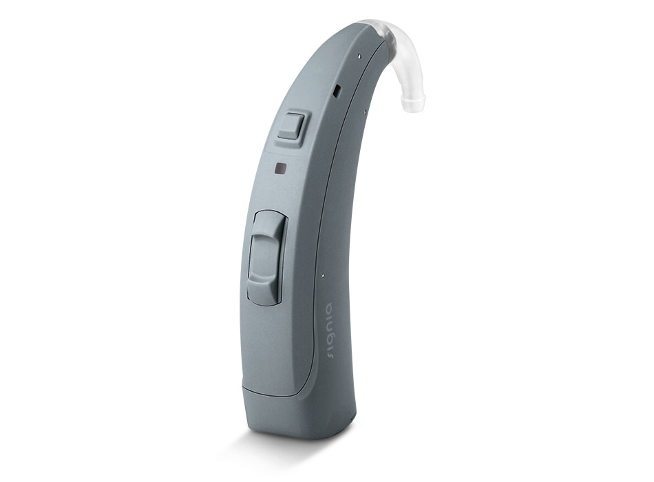 Motion SP primax im Detail. Verfügbar in allen Leistungsklassen, vielen Farben und mit einer Verstärkung von bis zu 82 dB ist das neue Motion SP die Wahl für alle Menschen mit hochgradigem Hörverlust. Ausgestattet mit der aktuellen primax-Technologie, ermöglicht Motion SP die Nutzung von Funktionen wie SPEECH zum besseren Sprachverstehen oder die Steuerung via Smartphone. Die Batterielade mit Batteriegrösse 675 kann durch einen optionalen Audioschuh ergänzt werden. Die leicht zu erreichenden Bedienelemente treffen genau die Bedürfnisse der Träger in dieser Hörsystem-Klasse.